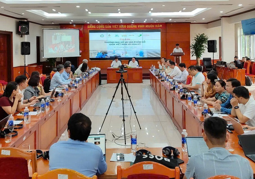 A workshop on Vietnam-US timber and wooden product trade is held on June 24 by the Department of Forestry and Forest Protection under the Ministry of Agriculture and Environment, Vietnam’s leading timber associations and Forest Trends. (Photo: VNA)