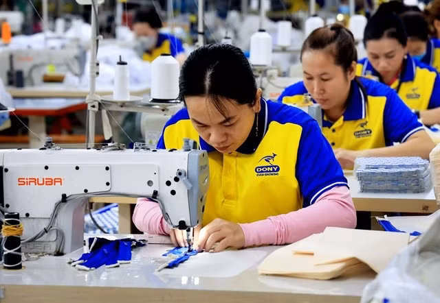 As of April 15, Việt Nam’s total textile and garment export turnover reached 1.8 billion USD (Photo: VNA)