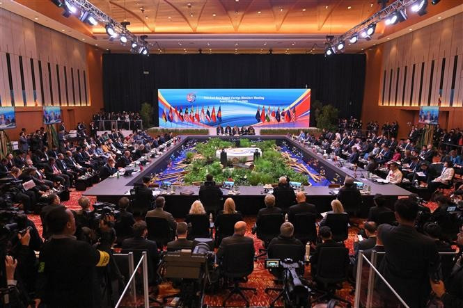 At the East Asia Summit Foreign Ministers' Meeting in Malaysia (Photo: Xinhua)