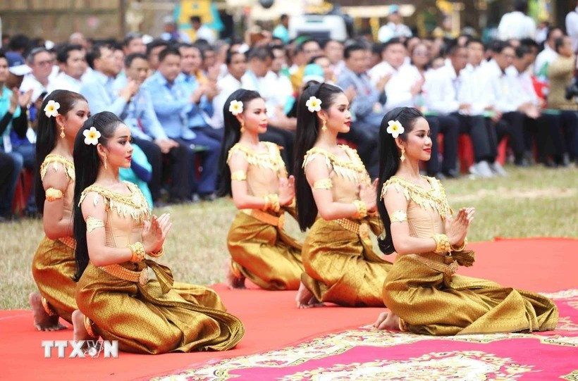 A performance at the opening of Angkor Sangkranta 2025 (Photo: VNA)