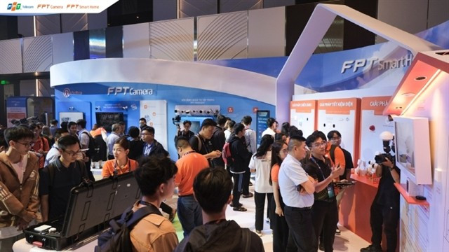 At FPT kiosk during a tech expo in HCM City (Photo: VNA)