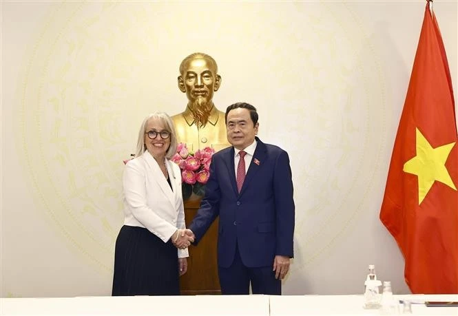 National Assembly Chairman Tran Thanh Man (R) receives OIF Administrator Caroline St-Hilaire in Can Tho on January 21. (Photo: VNA)