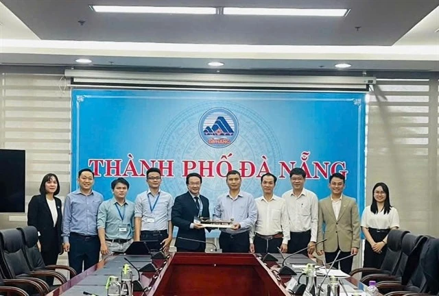 An investment certificate on chip design is given to SkyeChip, a Malaysia-based leader in semiconductors, at a ceremony on January 2. The city has attracted 14 investors in semiconductor and chip design from the US, Korea, Malaysia and Vietnam. (Photo courtesy of Quynh Anh)