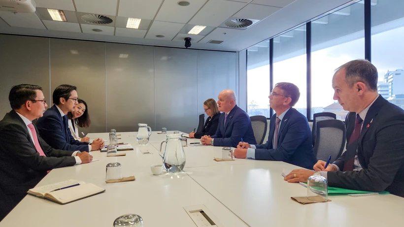 Deputy Foreign Minister Do Hung Viet pays a courtesy call to New Zealand Prime Minister Christopher Luxon. (Photo courtesy of the Ministry of Foreign Affairs) 