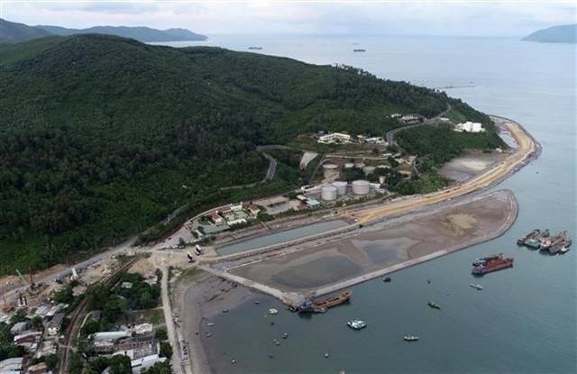 Lien Chieu Port in Da Nang City. The development of free trade zones and duty-free ports is seen as a strategic move to boost Vietnam's global competitiveness, particularly in trade and logistics. (Photo: VNA)