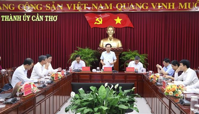 Can Tho holds a working session with the GenAI Fund to promote digital transformation through artificial intelligence (AI) in the city, July 8, 2025. (Photo: VNA)
