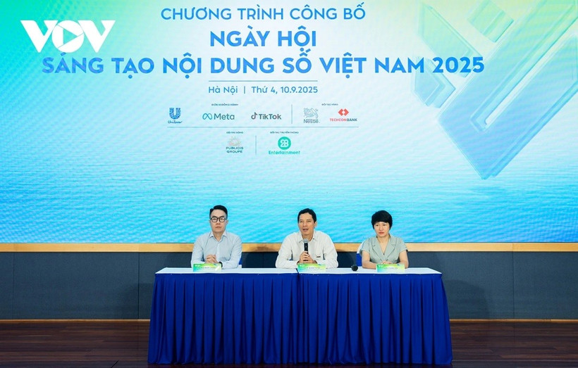 Director of the Authority of Broadcasting and Electronic Information under the Ministry of Culture, Sports and Tourism Le Quang Tu Do (C) speaks at the launch of the Vietnam iContent 2025, September 10, 2025. (Photo: VOV)
