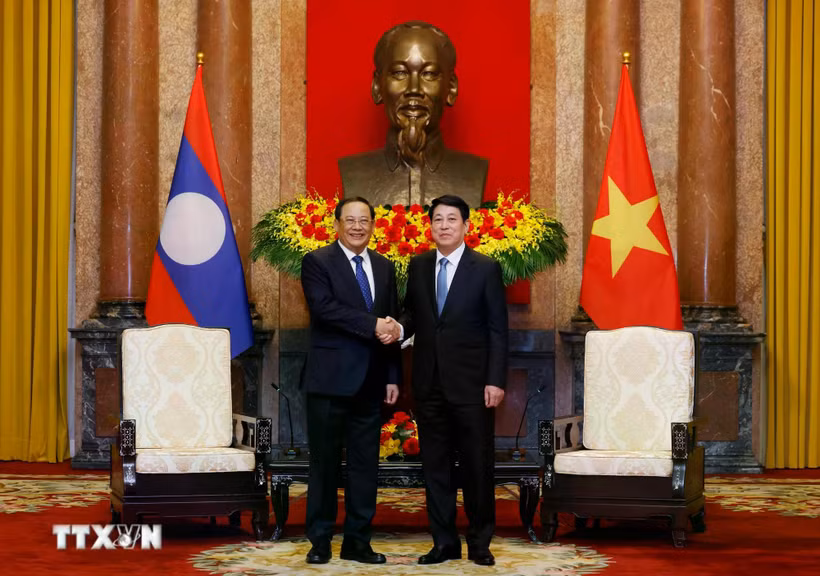 President Luong Cuong (right) and Lao Prime Minister Sonexay Siphandone. (Photo: VNA)