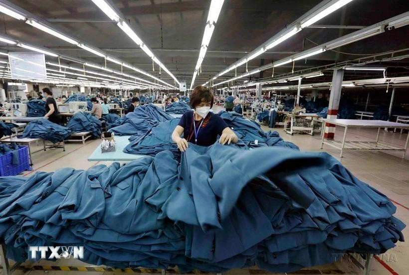 Sewing goods for export to the Spanish market at Ho Guom garment company in Hung Yen province. (Photo: VNA)