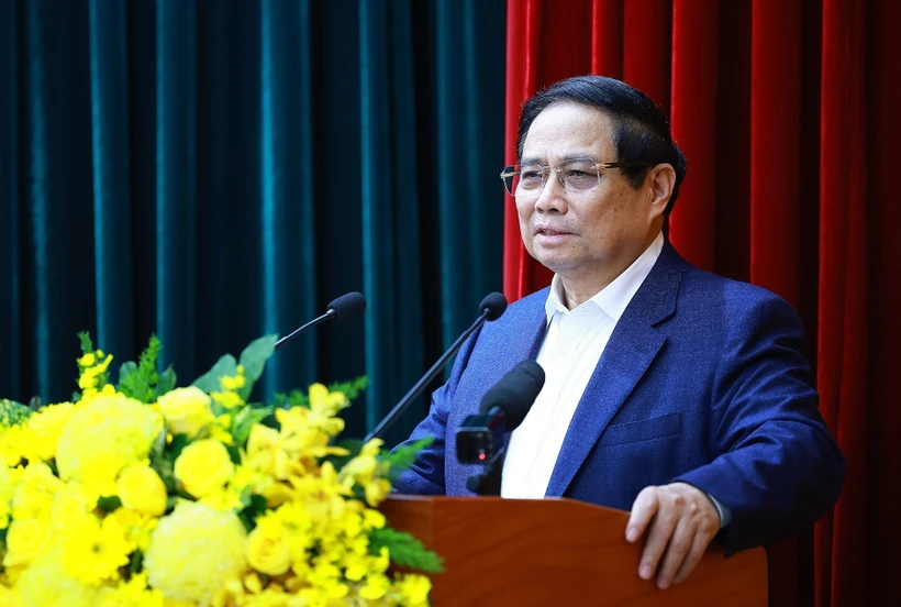 Politburo member, Prime Minister Pham Minh Chinh chairs the conference on February 23 (Photo: VNA)