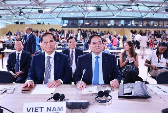 PM Pham Minh Chinh (right) and Deputy PM and Minister of Foreign Affairs Bui Thanh Son at the opening session of the third UN Ocean Conference in Nice, France, on June 9. (Photo: VNA)