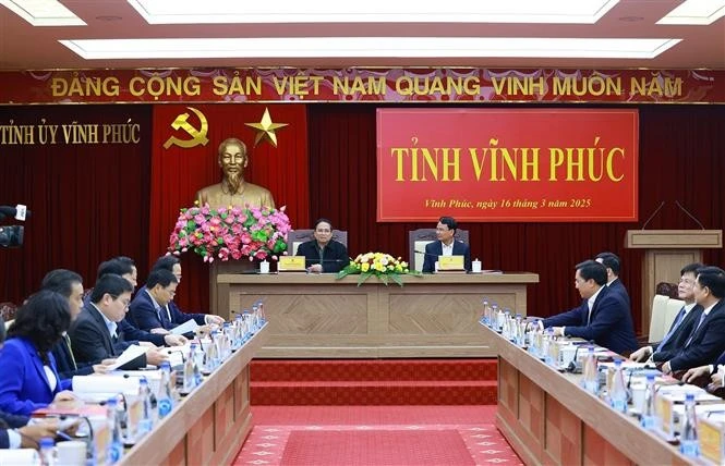 Prime Minister Pham Minh Chinh works with the Vinh Phuc Party Committee's Standing Board on March 16 (Photo: VNA)