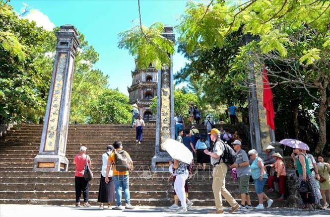 Tourists visit Thien Mu pagoda in Hue. (Photo: VNA)