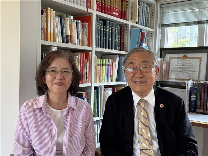 Professor Furuta Motoo and his wife. (Photo: VNA)