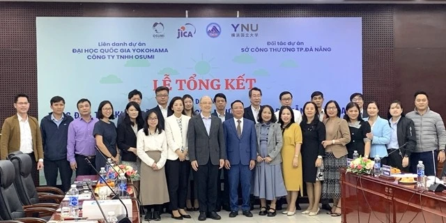 Participants join the closing ceremony of the ‘Improving energy saving for citizens in Da Nang’ project. (Photo courtesy of JICA)