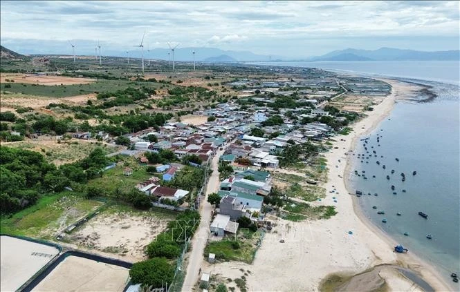 A view of Vinh Truong village, Phuoc Dinh commune, Thuan Nam district of Ninh Thuan, which is located in the project area where the construction of the Ninh Thuan 1 Nuclear Power Plant has been suspended and essential infrastructure works have been invested in. (Photo: VNA)