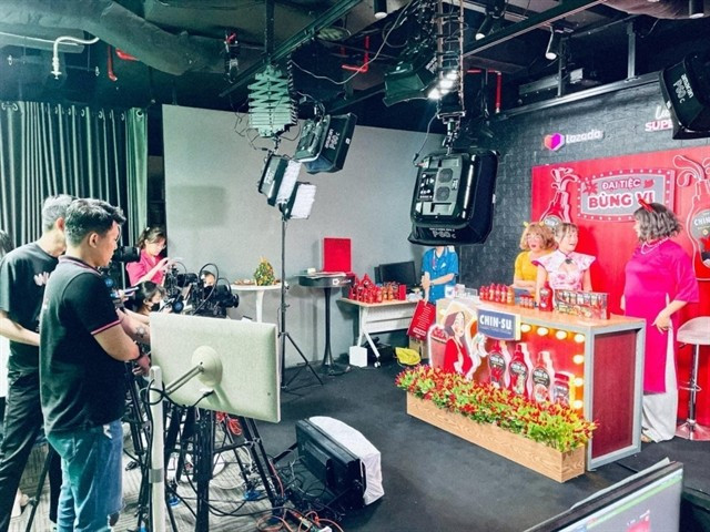 A livestream sales session on TikTok. (Photo: thesaigontimes.vn)