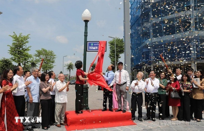 The naming ceremony for Tran Kim Xuyen street and Dao Tung street in Bac Giang city, former Bac Giang province (part of Bac Ninh province now) on September 8, 2023 (Photo: VNA)