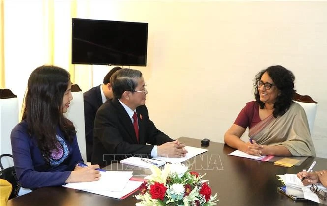 NA Vice Chairman Nguyen Duc Hai and Vietnamese Ambassador to Sri Lanka Trinh Thi Tam meet with Prime Minister of Sri Lanka Harini Amarasuriya (R). (Photo: VNA)