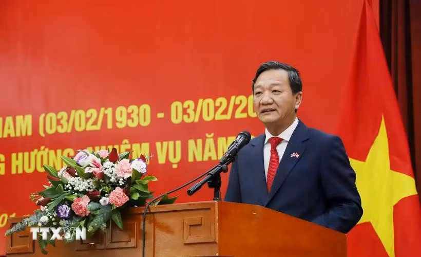 Vietnamese Ambassador to Laos Nguyen Minh Tam speaks at the ceremony to mark the 95th founding anniversary of the Communist Party of Vietnam. (Photo: VNA)