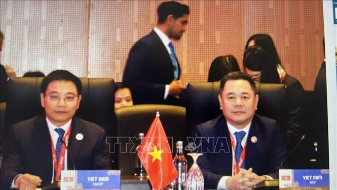 Minister of Finance Nguyen Van Thang (left) and SBV Deputy Governor Nguyen Ngoc Canh at the 12th ASEAN Finance Ministers’ and Central Bank Governors’ Meeting (AFMGM) in Kuala Lumpur, Malaysia, on April 9. (Photo: VNA)