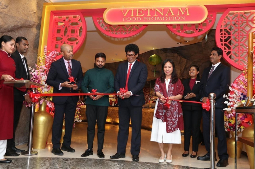 At the opening ceremony of the Vietnamese culinary week at the Hilton Colombo Hotel, celebrating the 55th anniversary of diplomatic relations between Vietnam and Sri Lanka. (Photo: VNA)