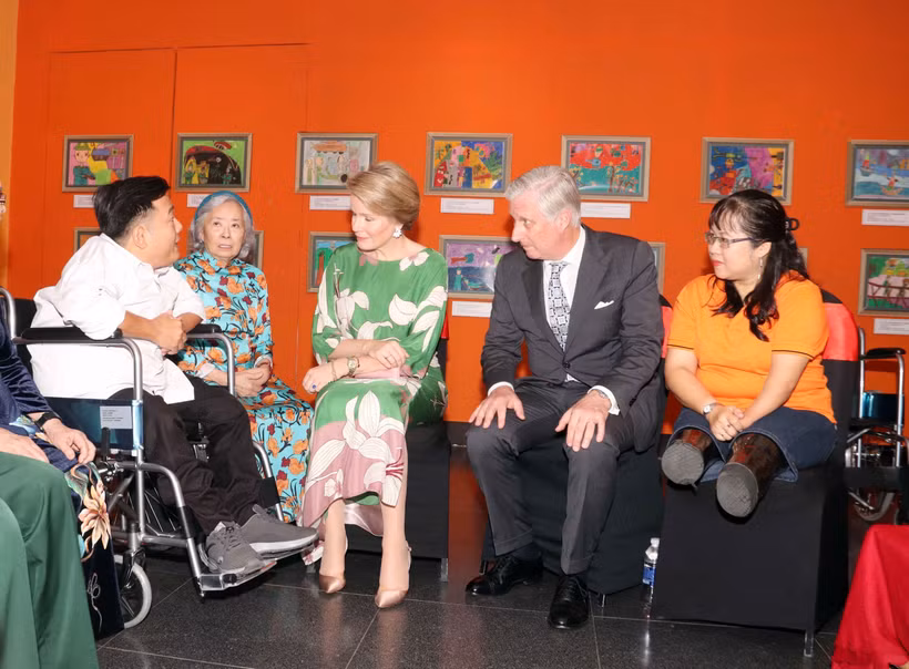 King Philippe and Queen Mathilde of Belgium meet with children affected by Agent Orange/dioxin in Ho Chi Minh City (Photo: VNA)