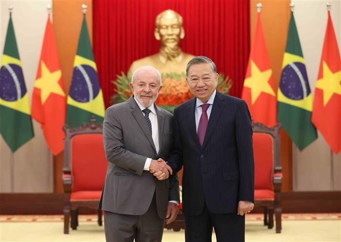 Party General Secretary To Lam (R) and Brazilian President Luiz Inácio Lula da Silva (Photo: VNA)