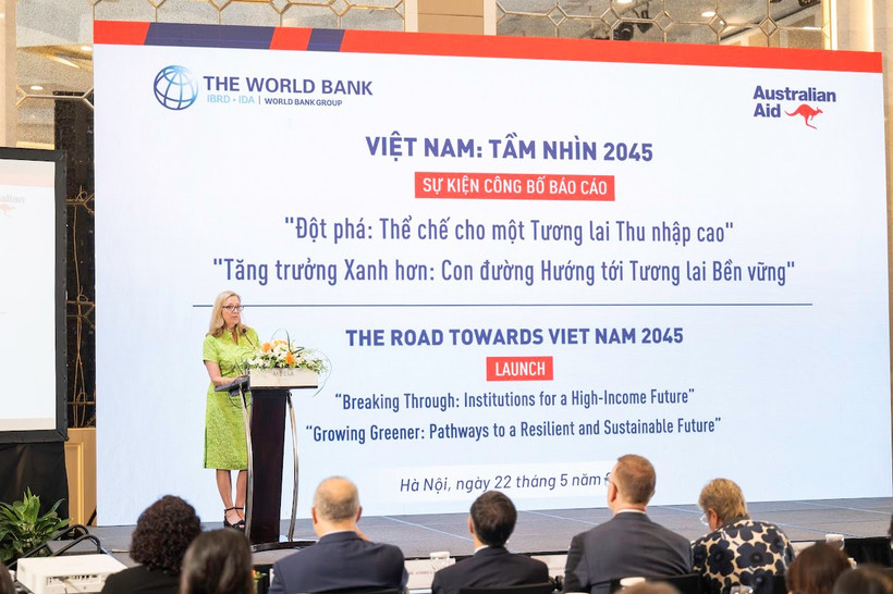 At the launching ceremony of the two reports on May 22. (Photo: The courtesy of World Bank)