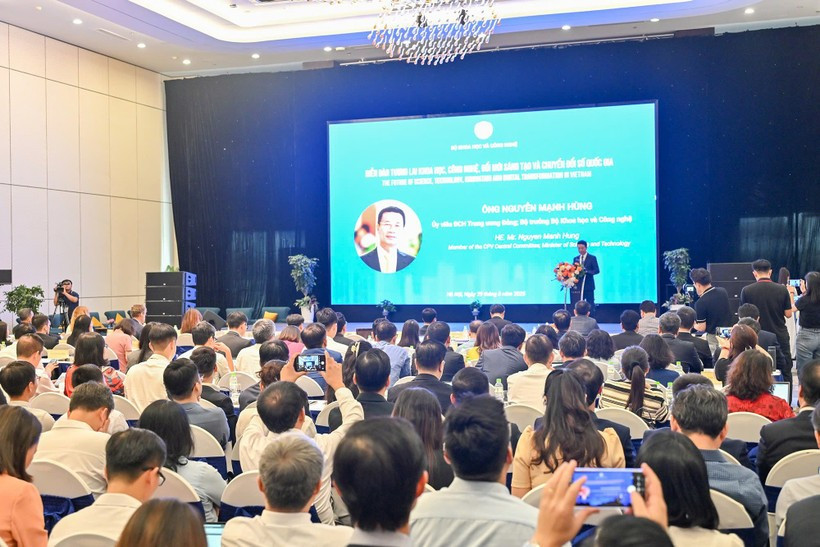 The forum is an opportunity to review past achievements and predict new trends of science – technology, innovation, and digital transformation.(Photo: VietnamPlus)