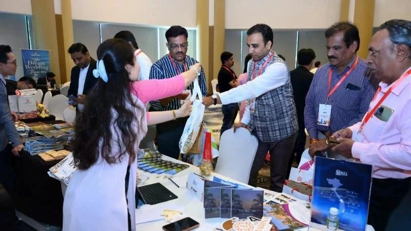 Da Nang tourism companies present tourism products in India's Ahmedabad city. (Photo courtesy of Da Nang Department of Tourism)