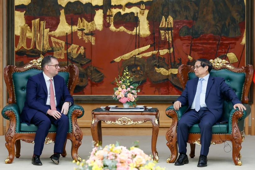 PM Pham Minh Chinh (R) and Charles James Boyd Bowman, General Director of the Trump Organisation’s Vietnam project (Photo: VNA)