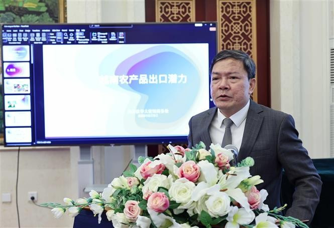 Vietnamese Trade Counsellor in China Nong Duc Lai speaks at the event. (Photo: VNA)