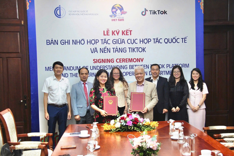 Representatives from the Department of International Cooperation under the Ministry of Culture, Sports and Tourism and Tiktok at the MoU signing ceremony. (Photo: The Department of International Cooperation)