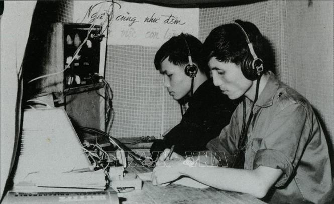Telegraphers of the Liberation Press Agency is transmitting and receiving news. (Photo: VNA
