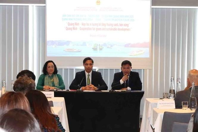 Permanent Vice Chairman of the Quang Ninh provincial People's Committee Vu Van Dien speaks at the forum (Photo: VNA)