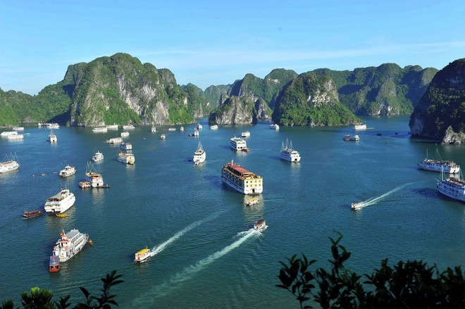 Ships on Ha Long Bay, a world natural heritage site (Photo: VNA)