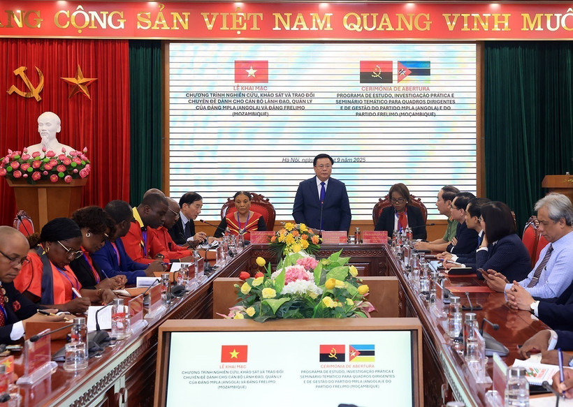 Nguyen Xuan Thang, Politburo member and President of Ho Chi Minh National Academy of Politics, speaks at the programme's opening ceremony (Photo: VNA)