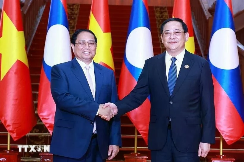 Prime Minister Pham Minh Chinh (L) meets with Lao Prime Minister Sonexay Siphandone in Vientiane on October 8, 2024 on the occasion of the 44th and 45th ASEAN Summits and related meetings in Laos. (Photo: VNA)