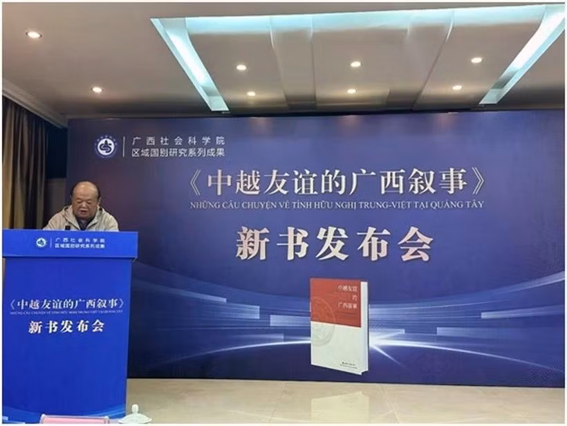 At the book launch. (Photo: Guangxi Daily)