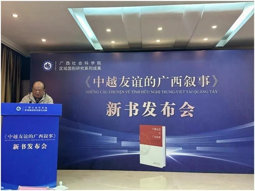 At the book launch. (Photo: Guangxi Daily)