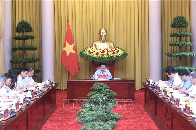 State President Luong Cuong holds a working session with the Presidential Office on June 2 (Photo: VNA)