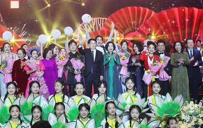 State President Luong Cuong, his spouse and delegates at the event. (Photo: VNA)