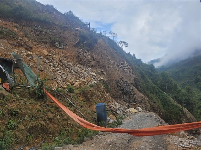 The landslide occurs at around 10am on May 15 at the construction site of the Ta Pao Ho 1A hydropower project in Si Lo Lau commune, Phong Tho district, Lai Chau province, leaving five people missing and four others injured. (Photo: VNA)
