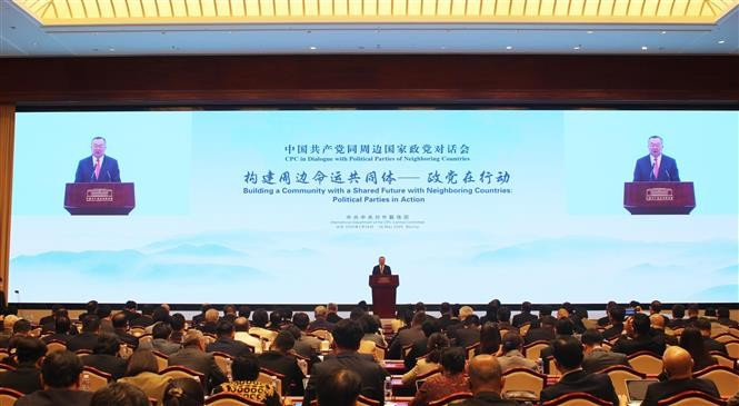 Minister of the CPC Central Committee's International Department Liu Jianchao speaks at the dialogue. (Photo: VNA)