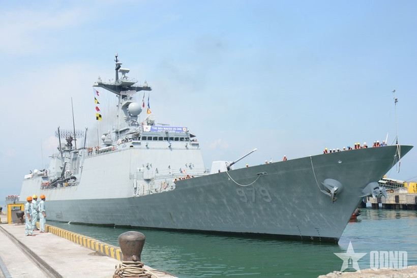 The Republic of Korea Navy destroyer Kang Gam Chan docked at Tien Sa Port, Da Nang city, on May 4. (Photo: qdnd.vn)