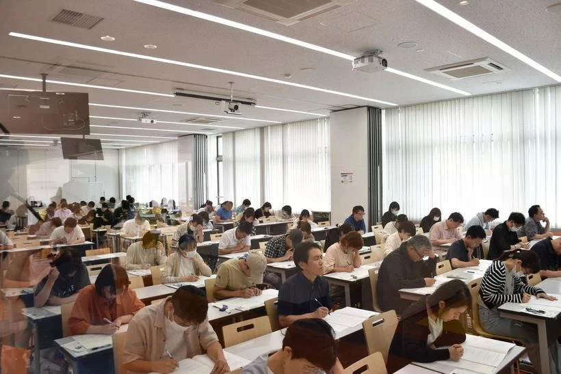 Candidates at a Vietnamese proficiency test. (Photo: VNA)