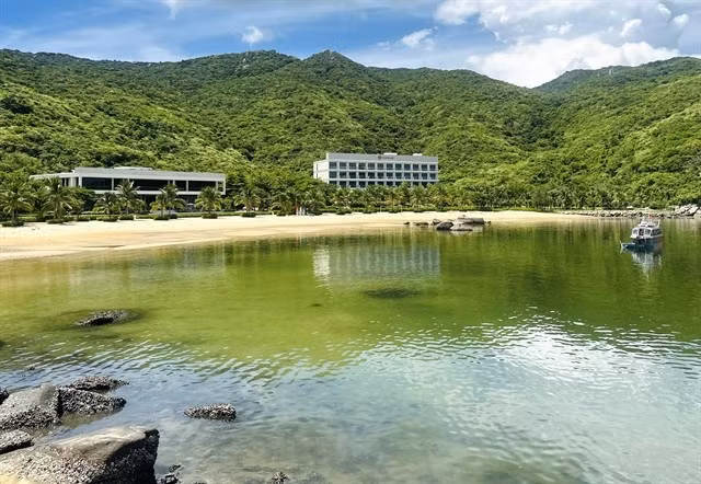 Vias Resort Van Phong Peninsula, Vietnam’s first private island retreat, nestled against the lush green hills of Khanh Hoa province. (Photo: VNA)