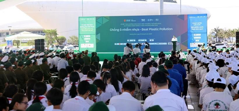 The Ministry of Agriculture and Environment, in collaboration with the People’s Committee of the northern province of Quang Ninh, hold a meeting to mark the World Environment Day on June 1 (Photo: VNA)