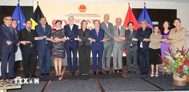 Belgian and EU officials, along with several ASEAN ambassadors to the EU, attend a ceremony on September 23 marking Vietnam's National Day (local time). (Photo: VNA)